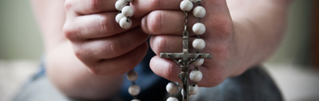 reza el rosario
