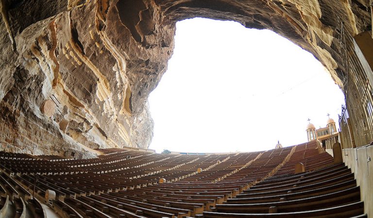 La impresionante Iglesia  que se encuentra dentro de una cueva