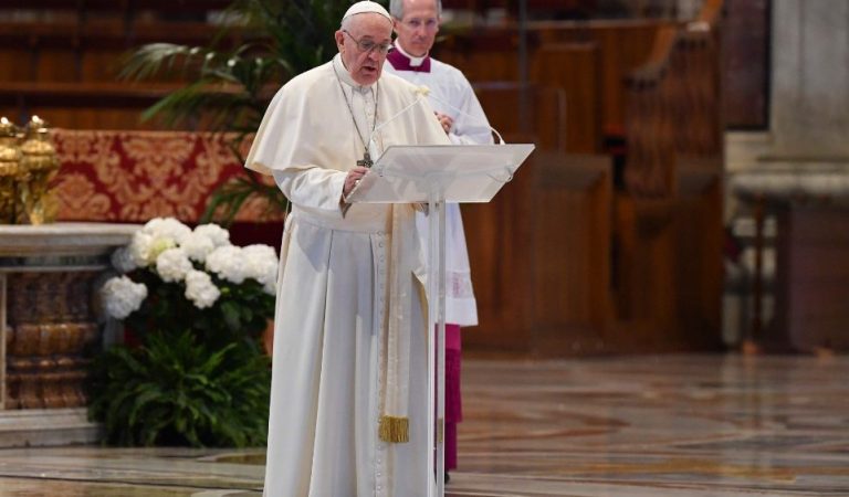 Bendición y Mensaje Urbi et Orbe del Papa Francisco en el Domingo de Resurrección.